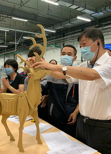 省人大常委會副主任、省總工會主席宋希斌蒞臨森鷹指導調研、觀摩工匠大賽